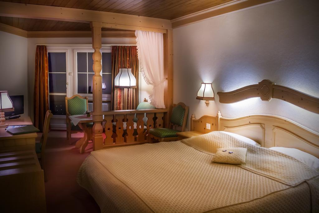 Seehotel Boutique Jaegerhof-Hubertus Faulensee Exterior foto
